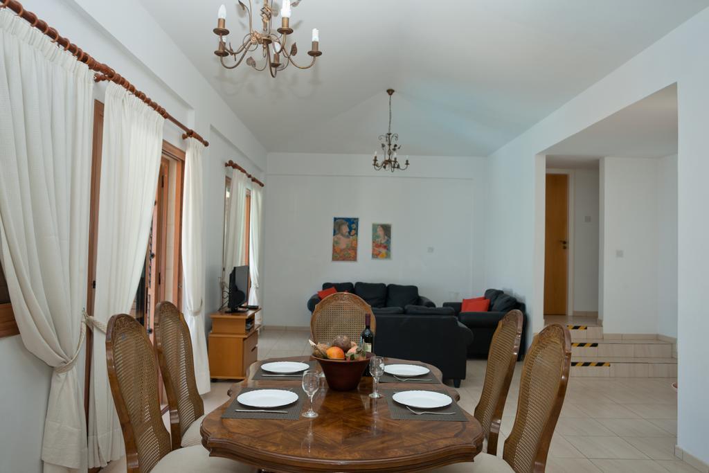 Amalia Villa Polis Esterno foto