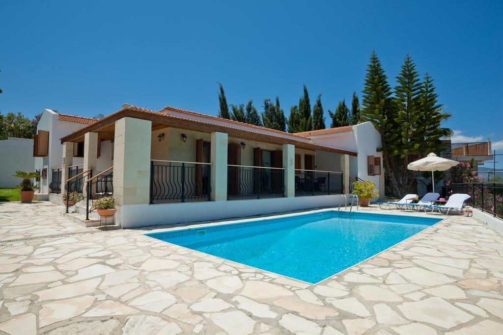 Amalia Villa Polis Esterno foto