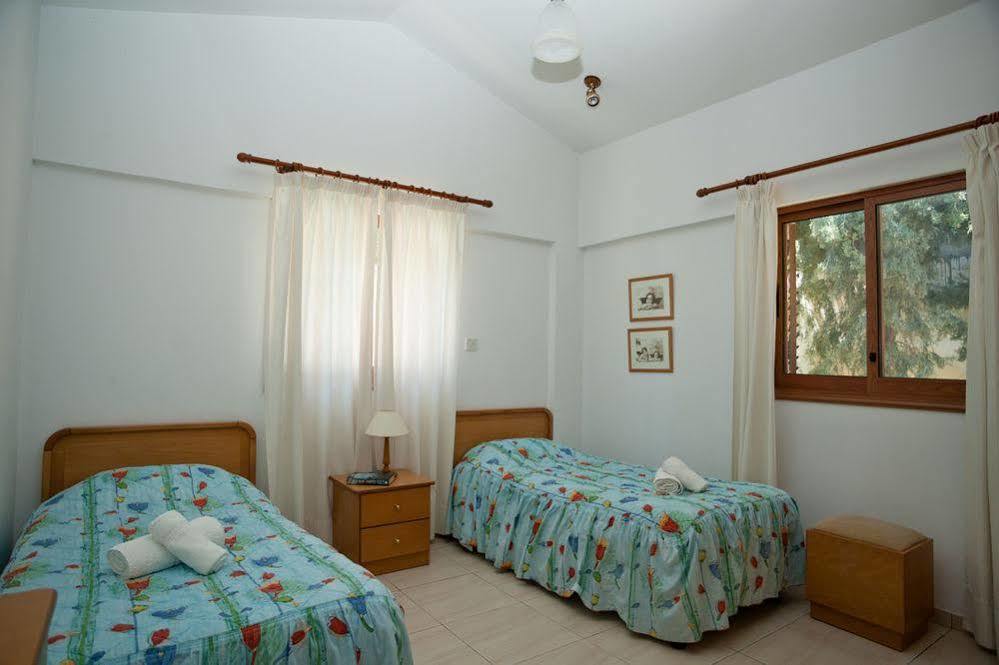 Amalia Villa Polis Esterno foto