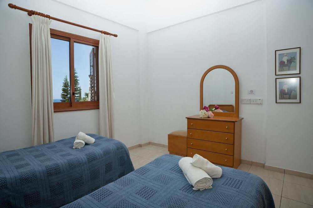 Amalia Villa Polis Esterno foto